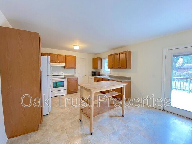 Photo - 222 Jennie St