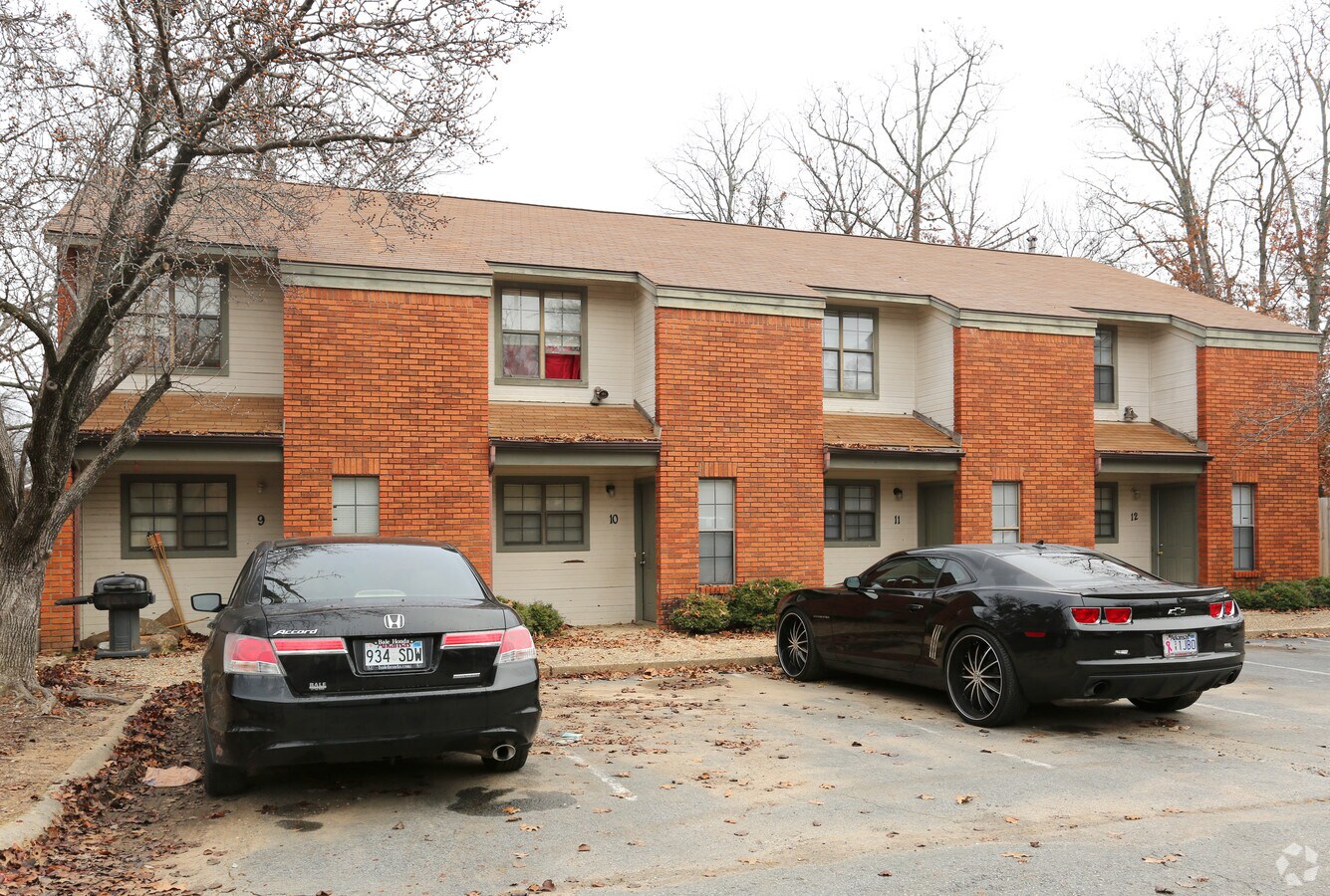 Pine Forest Apartments - Pine Forest Apartments
