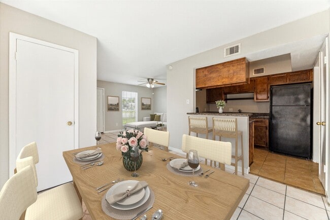 Photo - 1916 Upland Dr