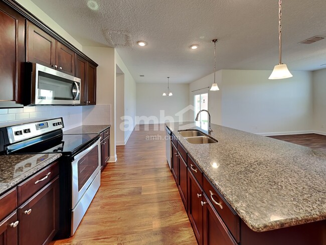 Photo - 3298 Roundabout Dr