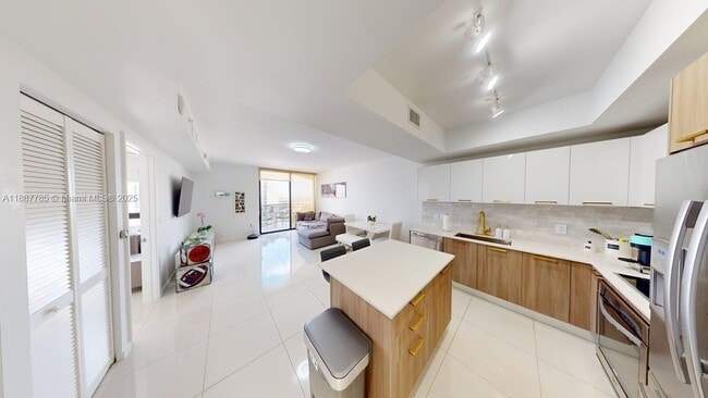 Building Photo - 5300 Paseo Blvd Unit 1607