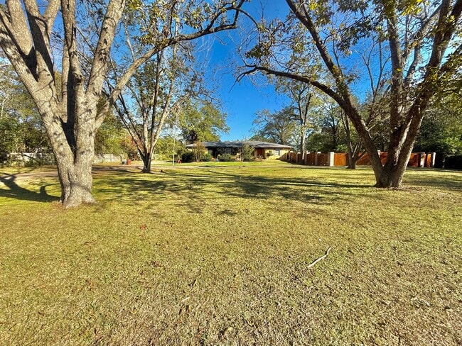 Photo - 2008 Longview Dr
