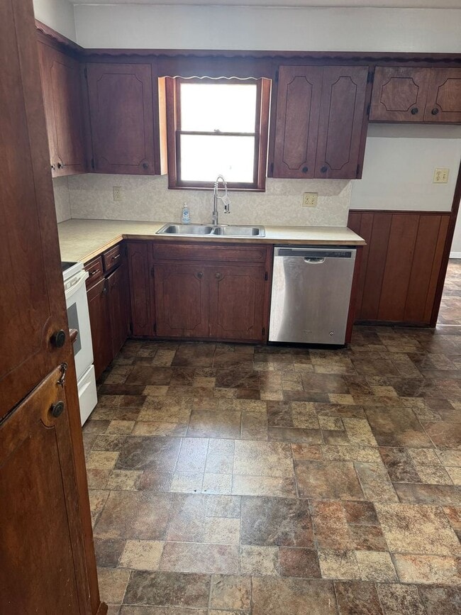 Photo - 213 NE Fenway Ave