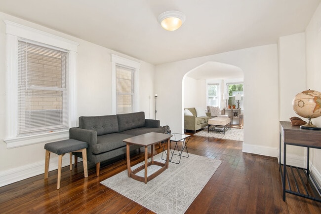 Photo - 1512 W School St