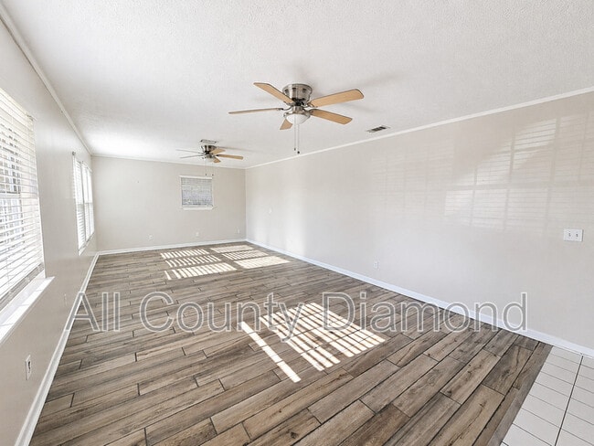 Photo - 215 S Kimbrel Ave