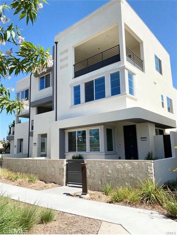 Building Photo - 161 Episode