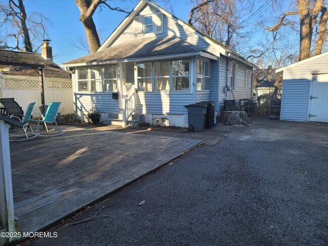 Building Photo - 19 Oak Terrace