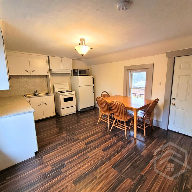 Photo - 2-Bedroom Unit available in Norwich!! Unité B