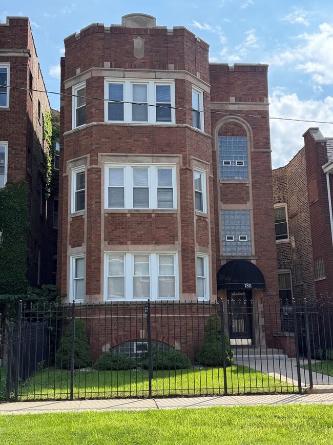 Building Photo - 7811 S Constance Ave Unit 2