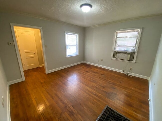 Photo - 1 bed, 1 bath (new appliances) in Berclair