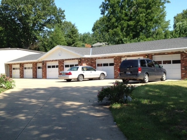 Detached Garages - 2526 Rebecca Ct W Unit 7