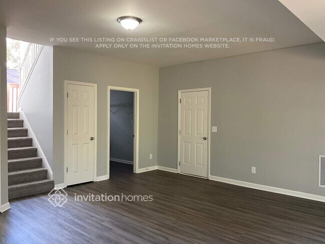 Photo - 1306 Waymar Way SW