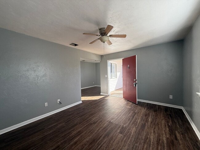 Photo - Upstairs unit on Hilaman Golf Course! Unit C