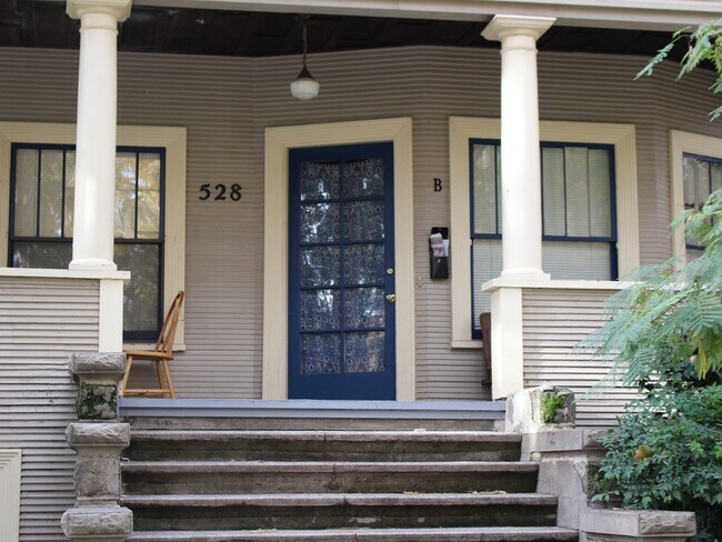 Photo - 528 W 3rd St Unidad B