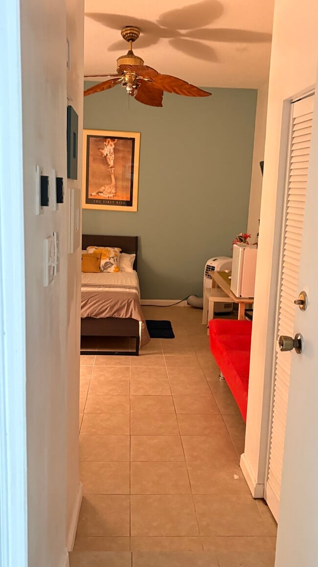 Building Photo - 137 SW 136th Pl