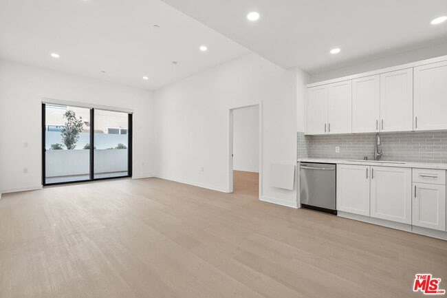 Photo - 3977 Beverly Blvd Unit 202