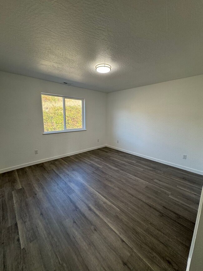 486-488 NE Housley Ave Unit 488