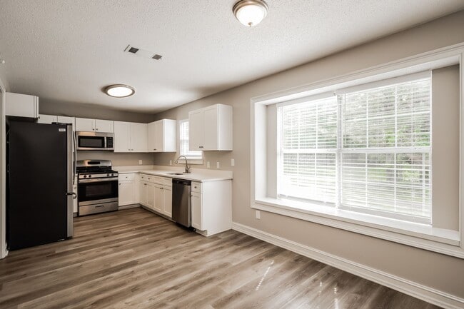 Photo - 355 Emerald Trce