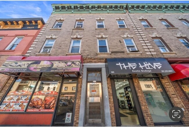 Building Photo - 365 Broadway Unit 4