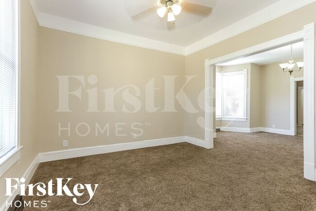 Photo - 542 Oak St