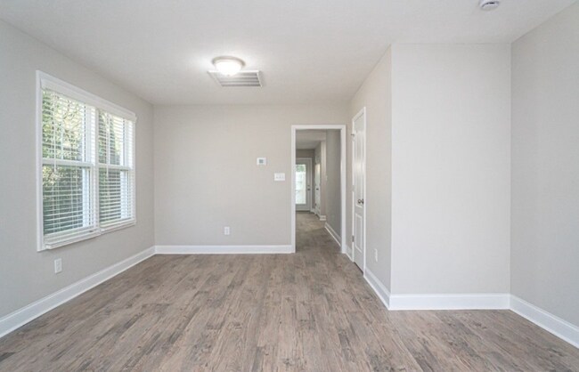 Photo - 935 Fleetwood Dr