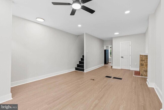 Photo - 35 E Collom St