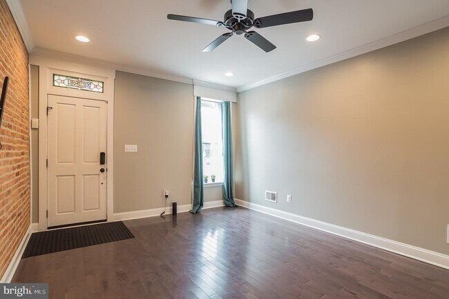 Photo - 2038 Gough St