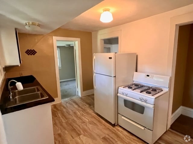 Building Photo - 147 Union Ave NE Unit 4 Rental
