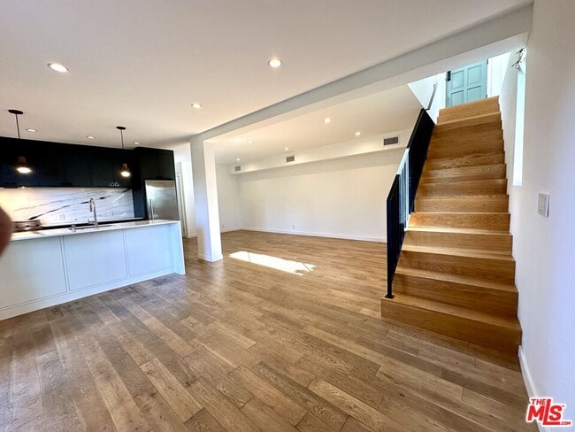 Photo - 833 Maltman Ave