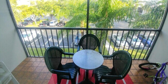 1009 Green Pine Blvd Unidad D3