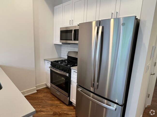 Building Photo - 822 N Winchester Ave Unit 1F Rental