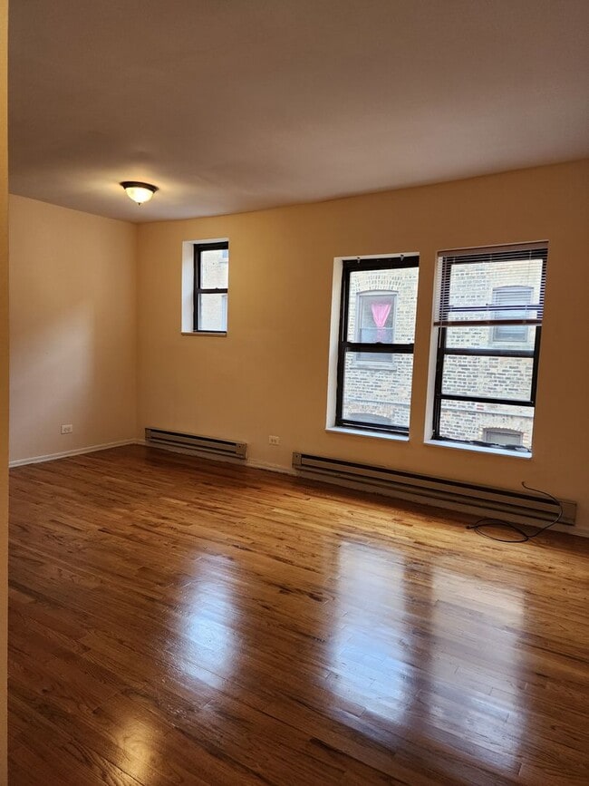 Photo - East Rogers Park Three Bedroom/Two Bath *I... Unit 1724-2C