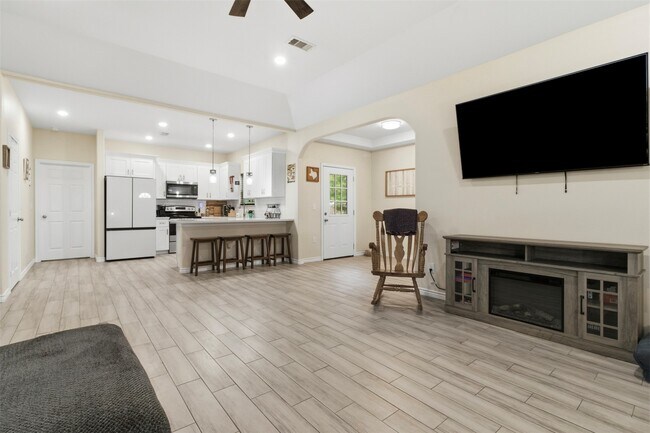 Photo - 16529 Kingsbury Dr