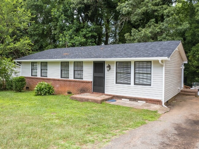 Photo - "Charming 3-Bedroom Retreat in Kings Mountain - Cozy 1050 sqft Home!"