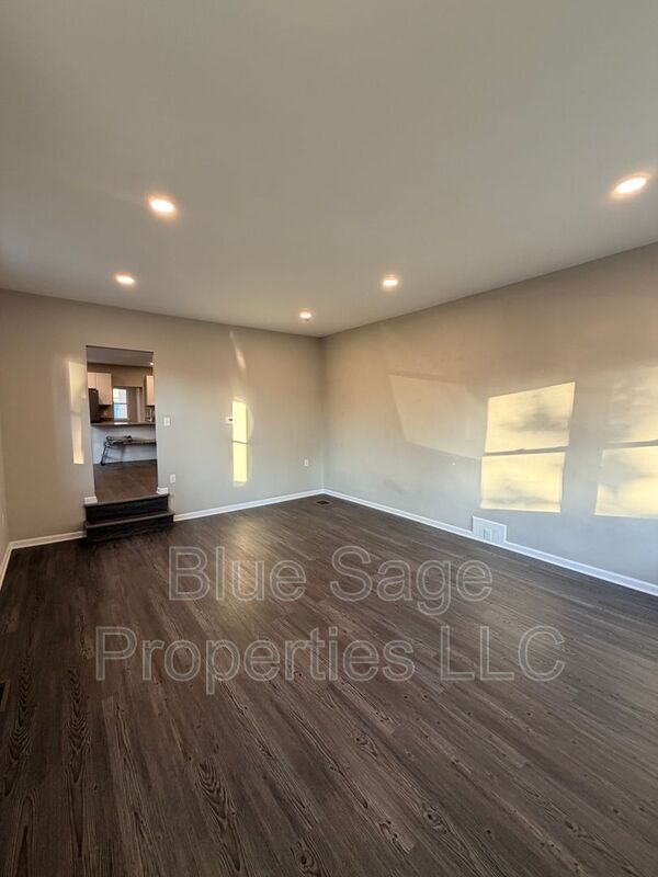 44 W Winona Ave