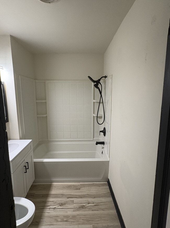 2928 W Juneau Ave Unidad Back Upper Unit