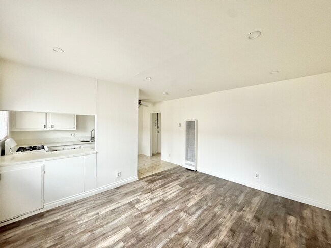 Photo - 1611 W 206th St Unit E