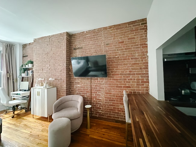 Photo - 331 E 92nd St Unit 3C