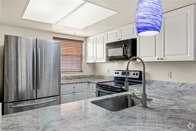 Building Photo - 608 SE 6th St Unit F Rental