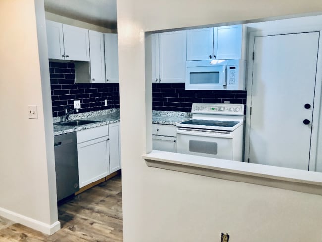 Photo - 2 Strawberry Bank Rd