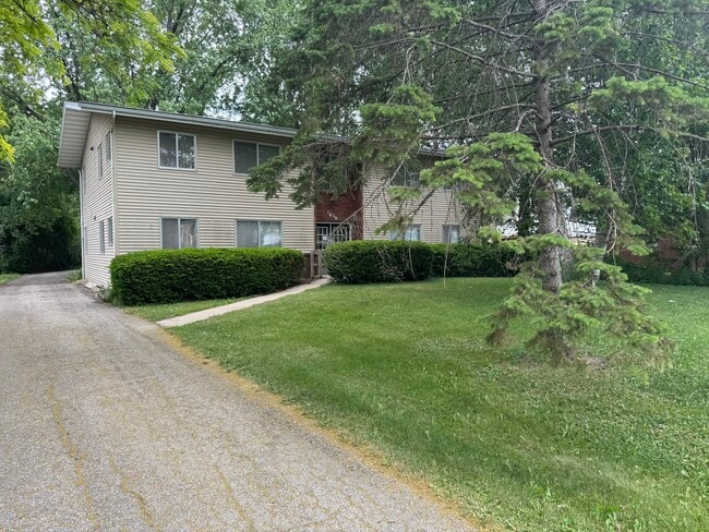 Front of 4 unit - 1810 20th Street Ct Unit A