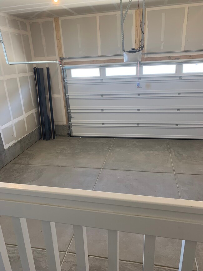 Photo - 2801 E 102nd Plz