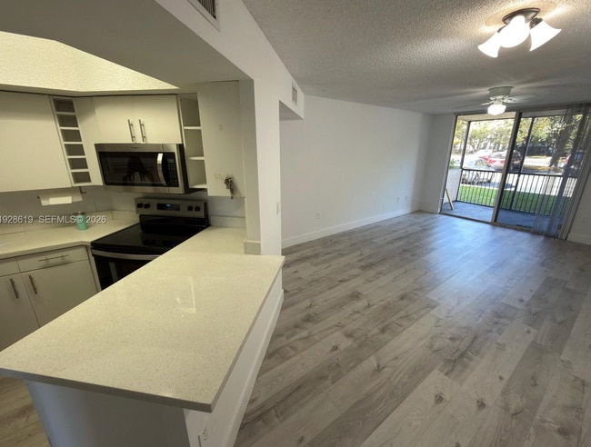 Building Photo - 8353 Lake Dr Unit 107