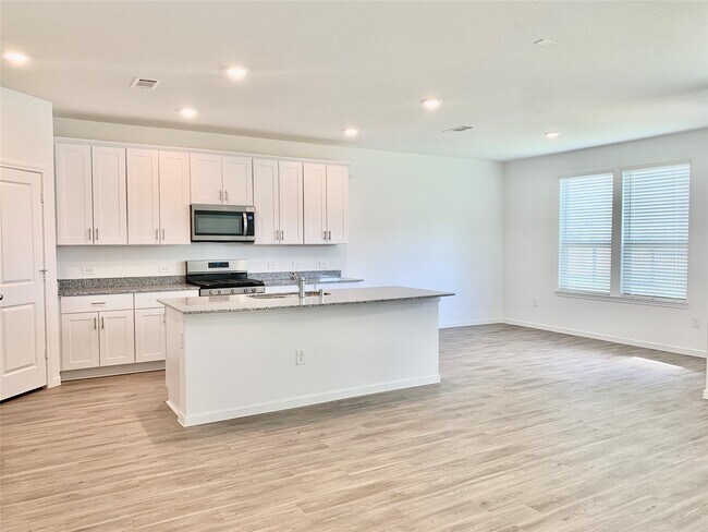 Photo - 1024 Greenshank Dr