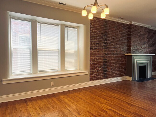 Building Photo - 5783 McPherson Ave Unit 2FL