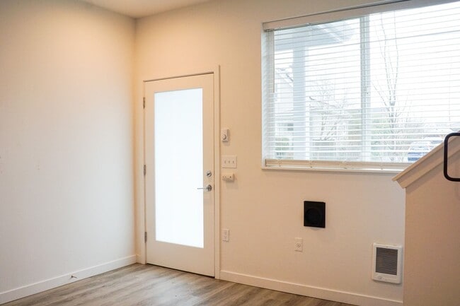 Photo - Incredible Specials: Immaculate 1-Bedroom ... Unidad 45-03