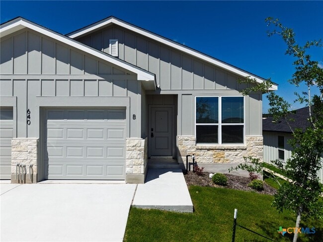 Photo - 640 Pacific Crest Trl