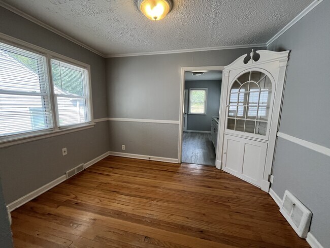 Photo - 7023 N 33rd St