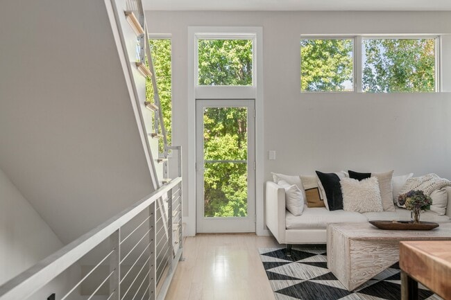 Photo - 125 York St