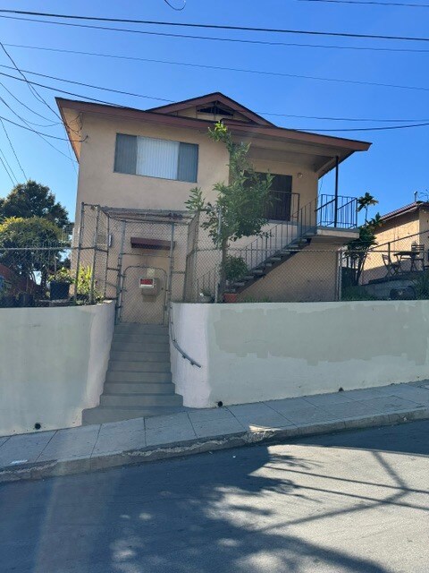 418-420 Casanova St